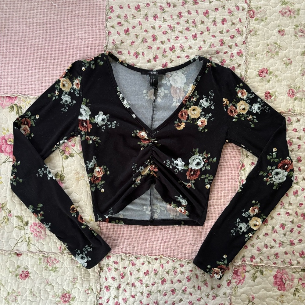 Forever 21 Floral Ruched Long Sleeve Crop Top